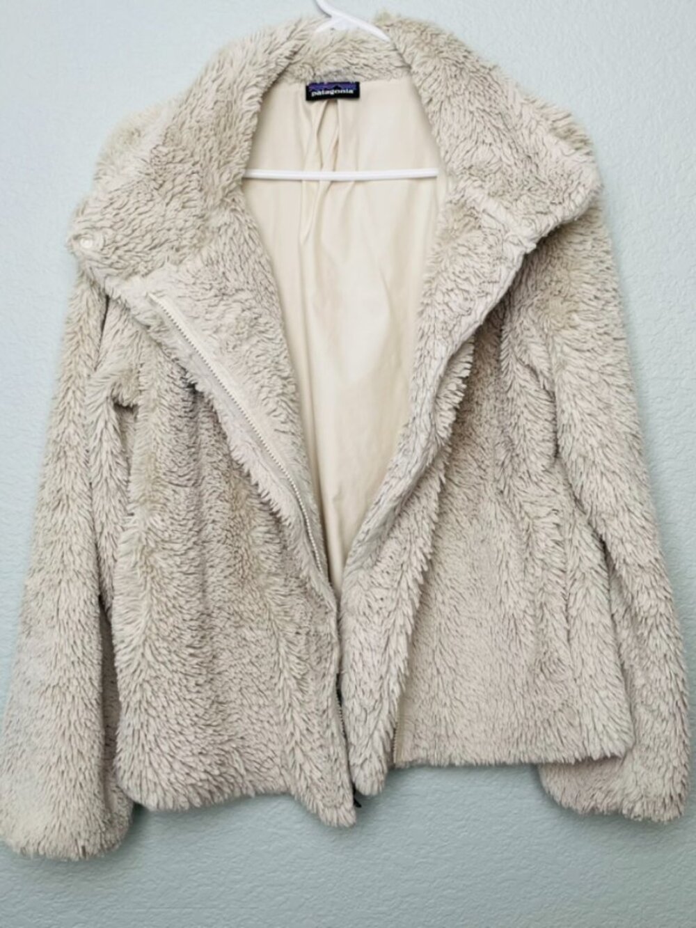 Patagonia Creamy Beige Pelage Faux Fur Zip Up Teddy Bear Fluffy Jacket | Large